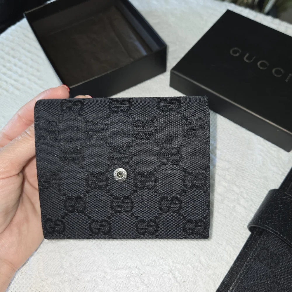 Like New! Gucci Bundle - GG Black Cloth Wallet and Agenda - Picture 15 of 16